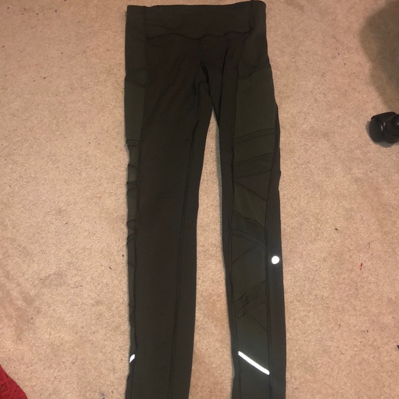 Olive green Lululemon leggings with pocket & mesh - Picture 3 of 4